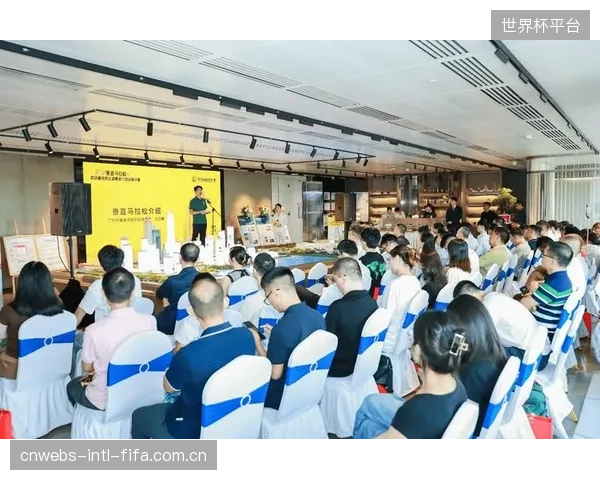 南京金鹰世界引入垂直马拉松赛事，利用闲置垂直空间，创造了商业地产的体育化内容新供给